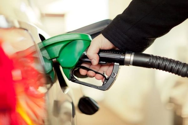 آیا سهمیه بنزین تغییر می‌کند؟/ بررسی تکلیف افزایش قیمت بنزین