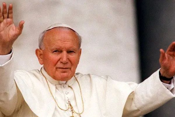 انقلاب وجدان/درباره نقش سفر پاپ به لهستان در سقوط کمونیسم