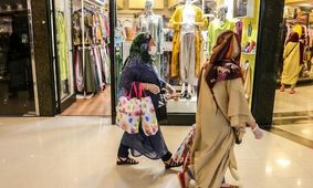  تبلیغ برای خرید قسطی لباس در صدا و سیما/ این به معنای تشدید فقر است؟