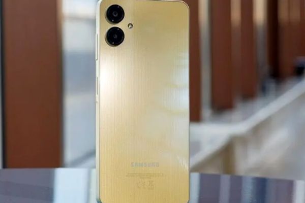 قیمت گوشی  امروز شنبه 4 مرداد 1404/ آیفون ۱۶ پرو مکس چند؟ + جدول