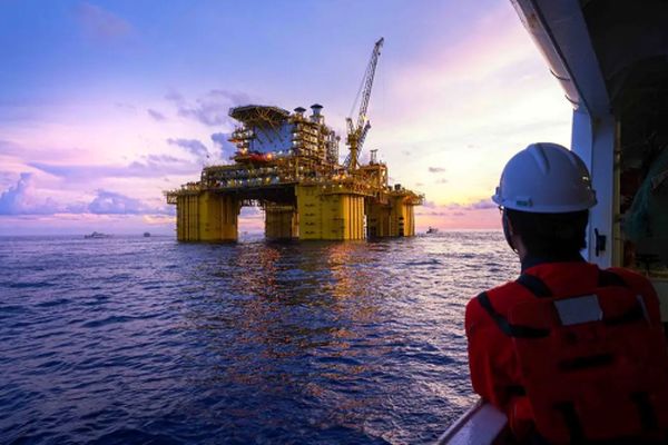 ماجرای مفقود شدن ۴۰ میلیون بشکه نفت ایران چیست؟ + وزیر نفت چه گفت؟