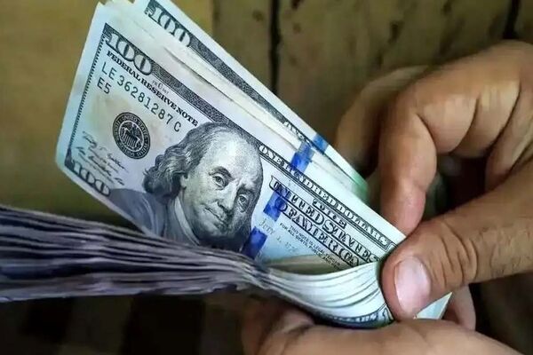 پیش ‌بینی قیمت دلار دوشنبه ۱۹ آبان ۱۴۰۴ / دلار آرام می‌ماند یا صعود می‌کند؟