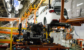 زنگ خطر برای خودروسازان / احتمال افزایش مجدد قیمت خودرو در کارخانه
