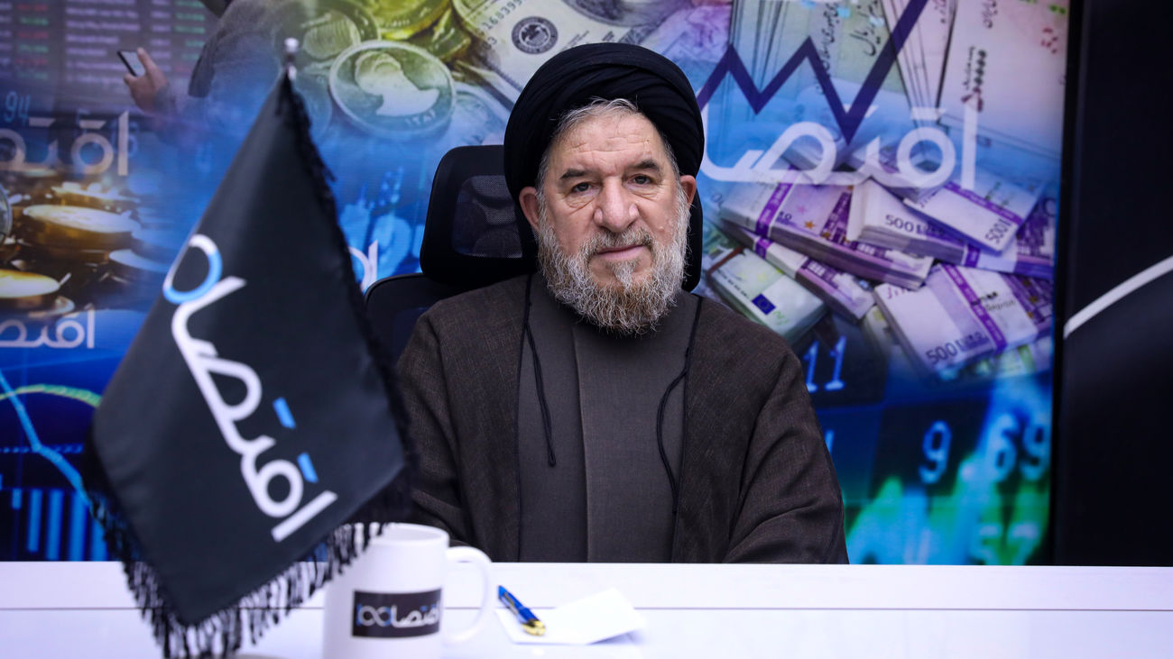 روایتی از جلسه بنزینی احمدی نژاد و لاریجانی با اعضای دفتر رهبر انقلاب